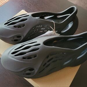 Adidas Yeezy “Onyx” Foam Runner